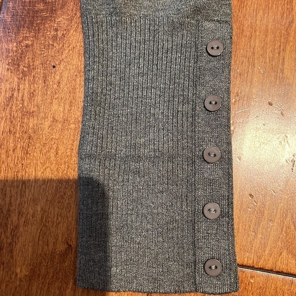 Danier Cardigan V Neck Size M Grey - Picture 4 of 9